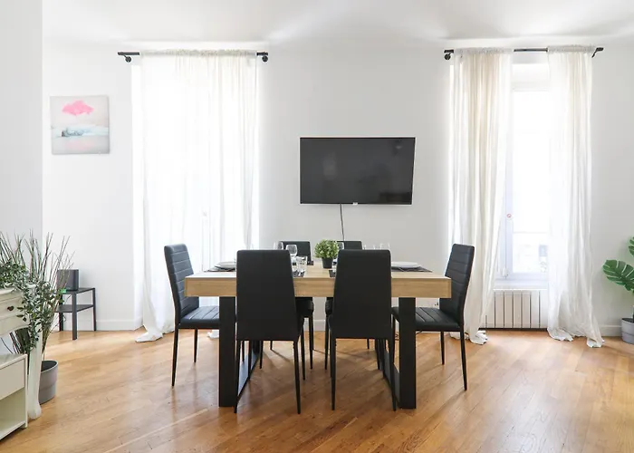 2 Bedroom Quartier Champs Elysees 3 Free Netflix Apartment Paris